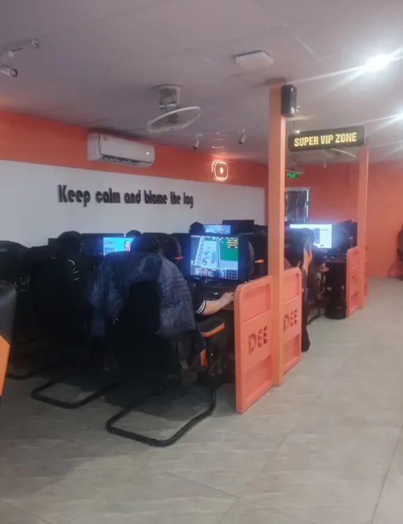 Phòng máy Cam Net