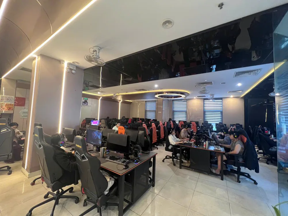 Phòng máy Cyber Xanh Hồ Tùng Mậu
