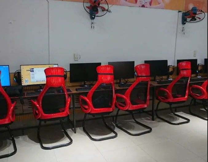 Phòng máy Game Internet 13