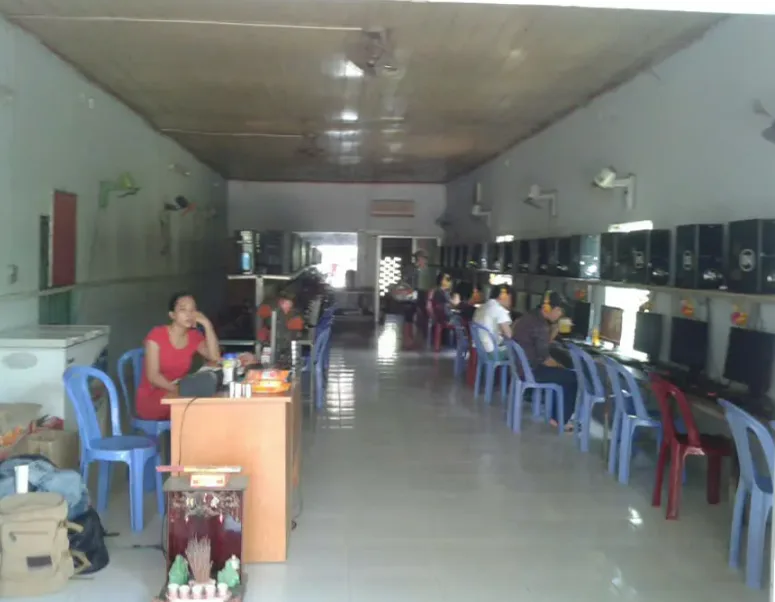 Phòng máy Internet 79