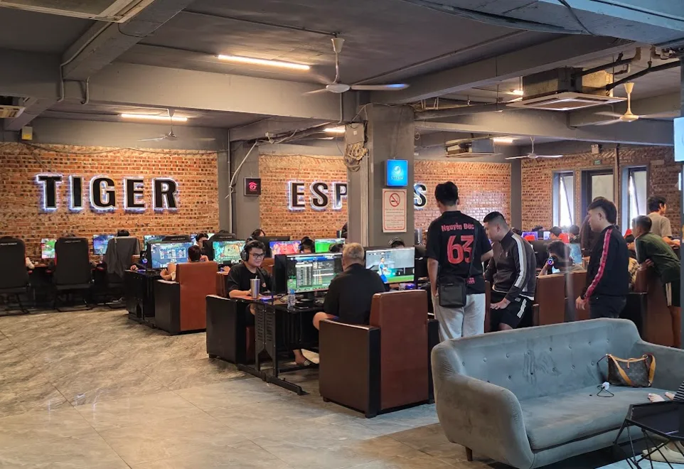 Phòng máy Tiger Esports 01 Trường Sơn