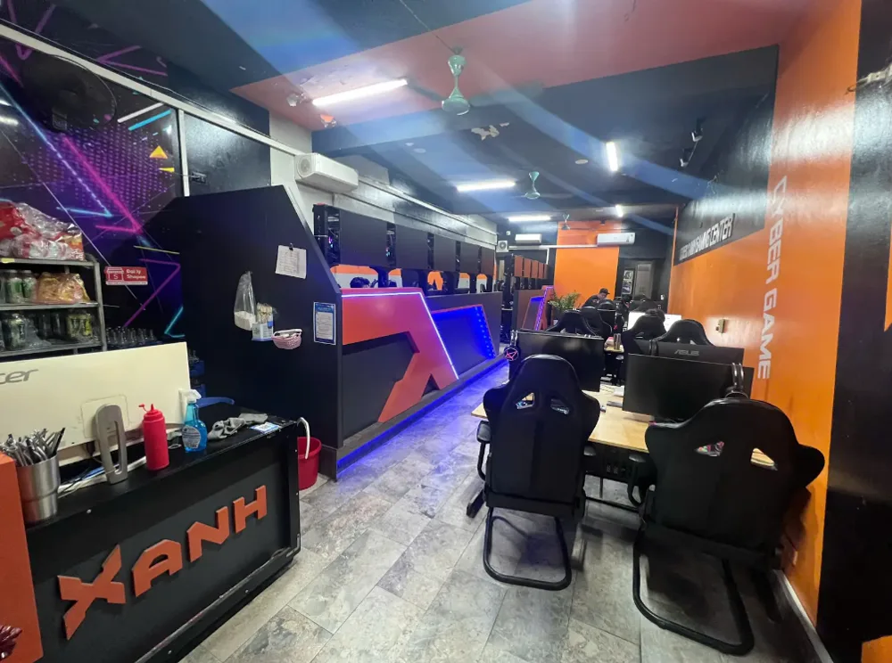 Phòng máy Cyber Xanh Hoàng Công Chất