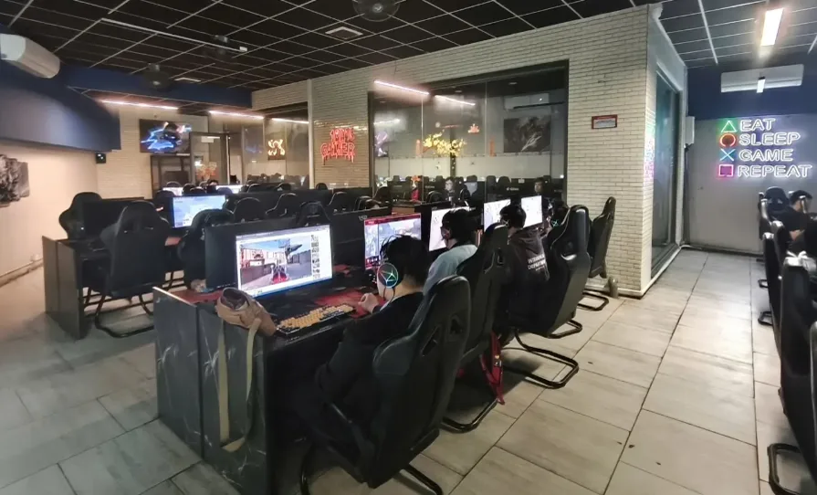 Phòng máy T&T Cyber Gaming Q8
