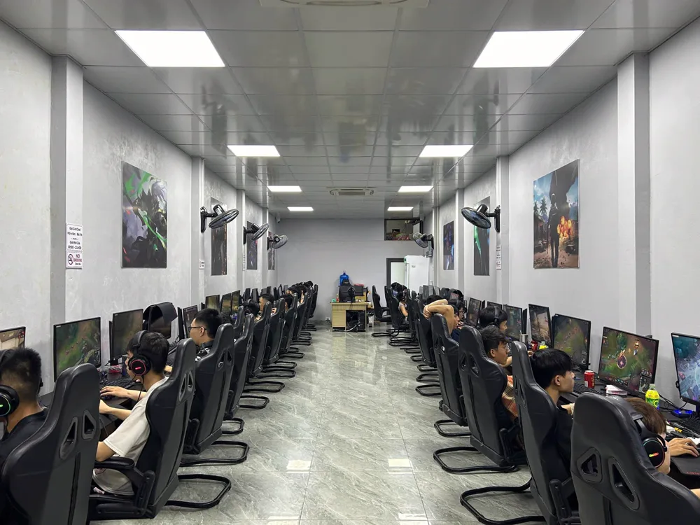 Phòng máy Cyber Sóng Thần 1