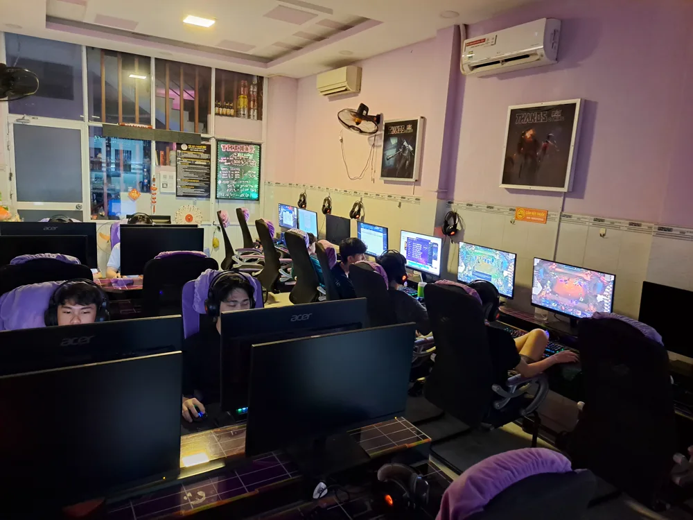 Phòng máy Thanos gaming