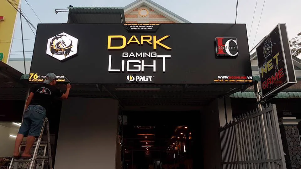 Phòng máy Dark Light Gaming