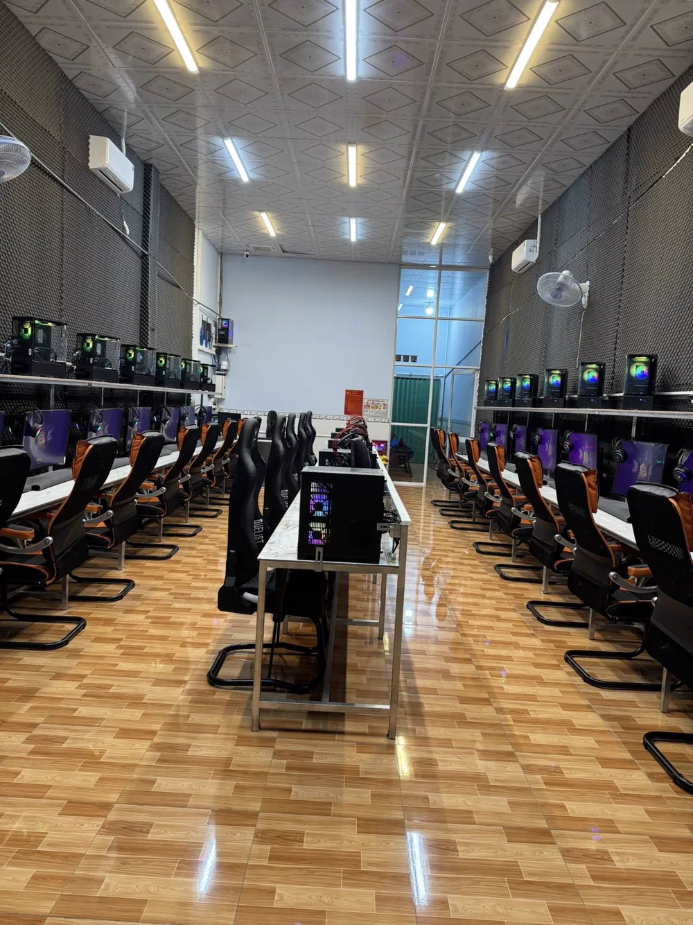 Phòng máy WARZONE GAMING BAO BOI