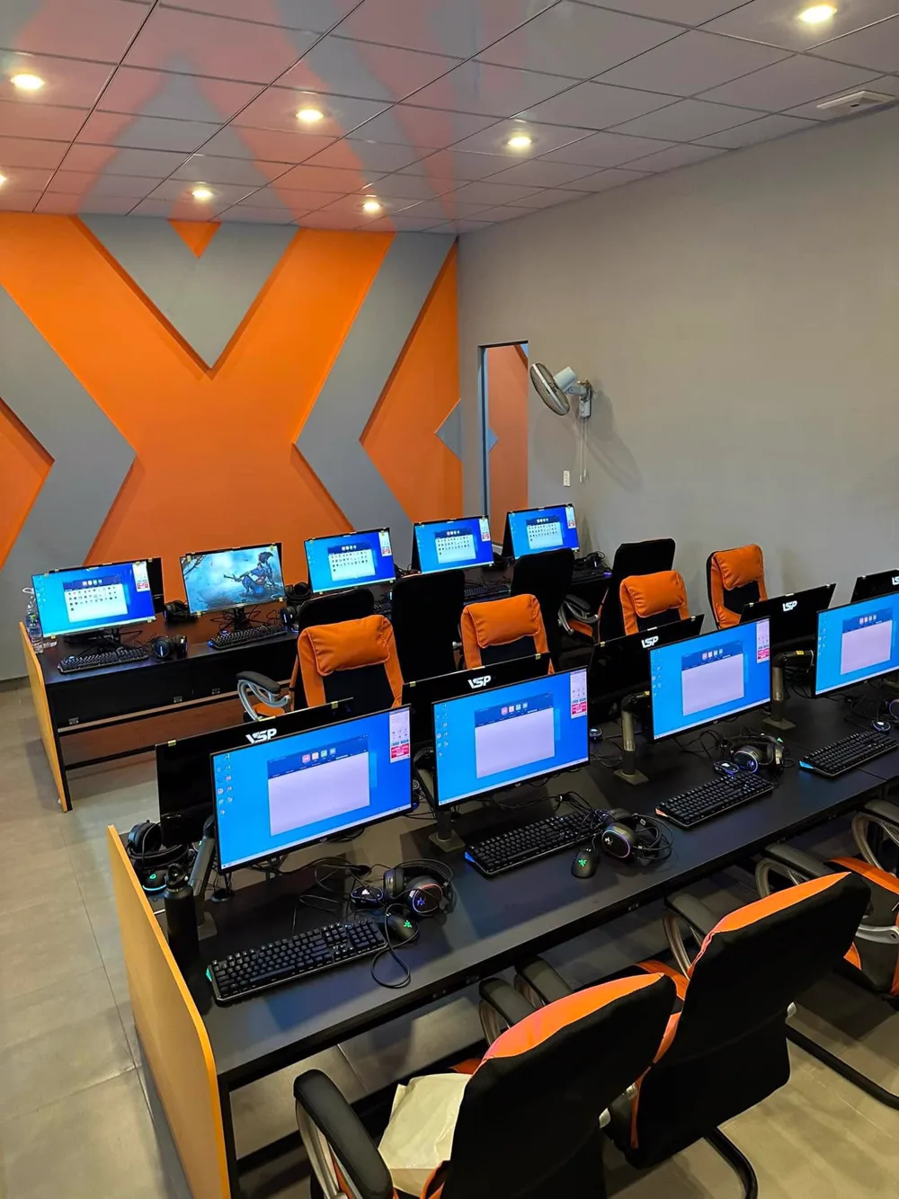 Phòng máy Lỳ Cyber & Billiards