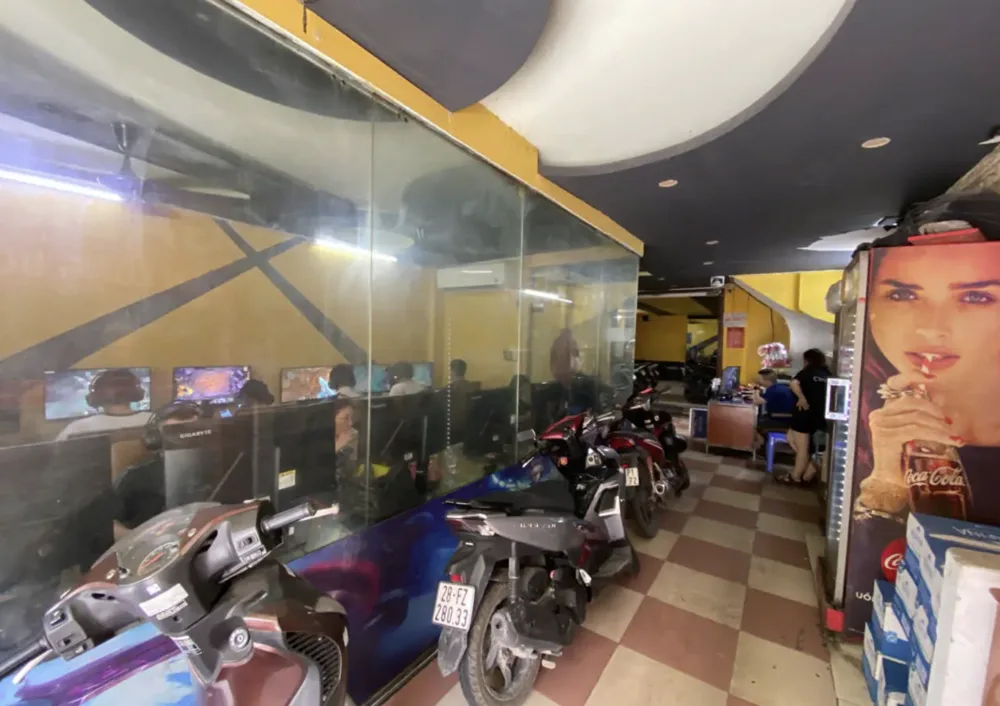 Phòng máy Game Đèn Lồng Đỏ Plus