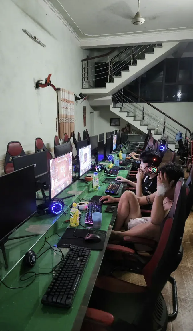 Phòng máy TkT Game Center