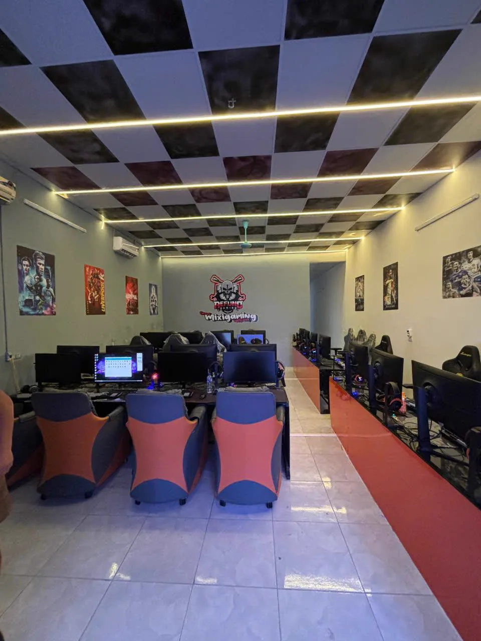 Phòng máy META GAMING