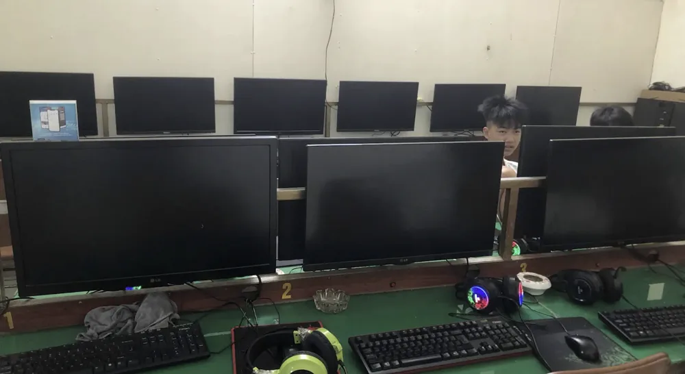 Phòng máy Internet Nguyễn Mạnh Hùng