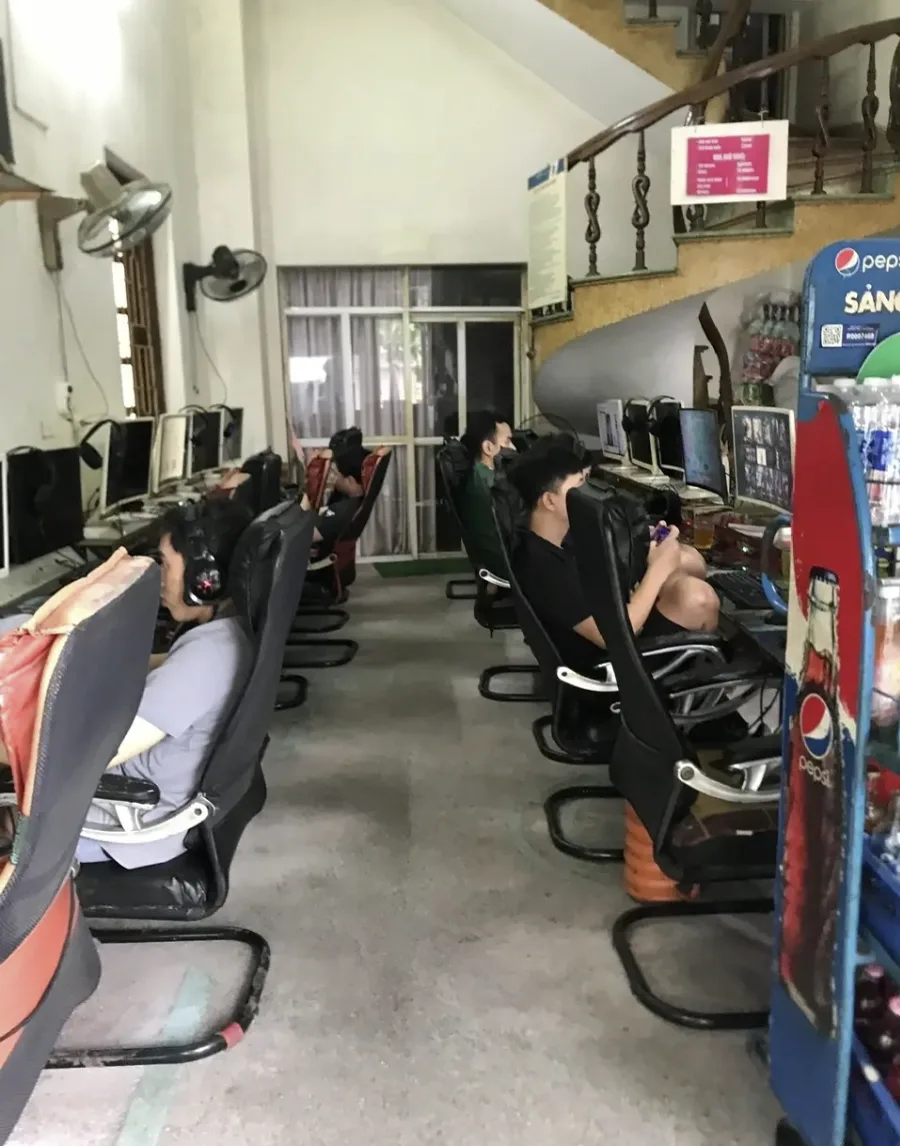 Phòng máy Net Đinh Mậu Quảng Ninh