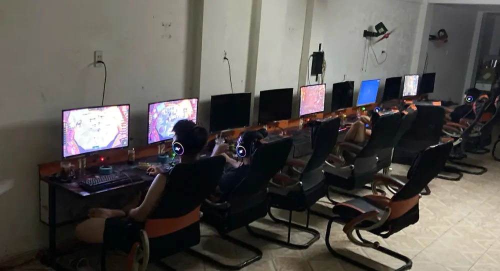 Phòng máy Internet Hồng Bình