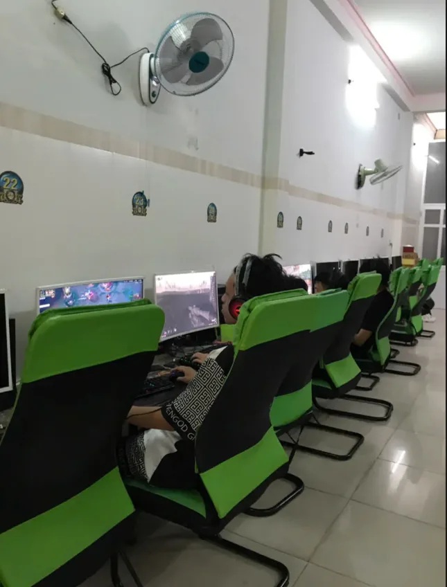 Phòng máy Internet Anh Trung