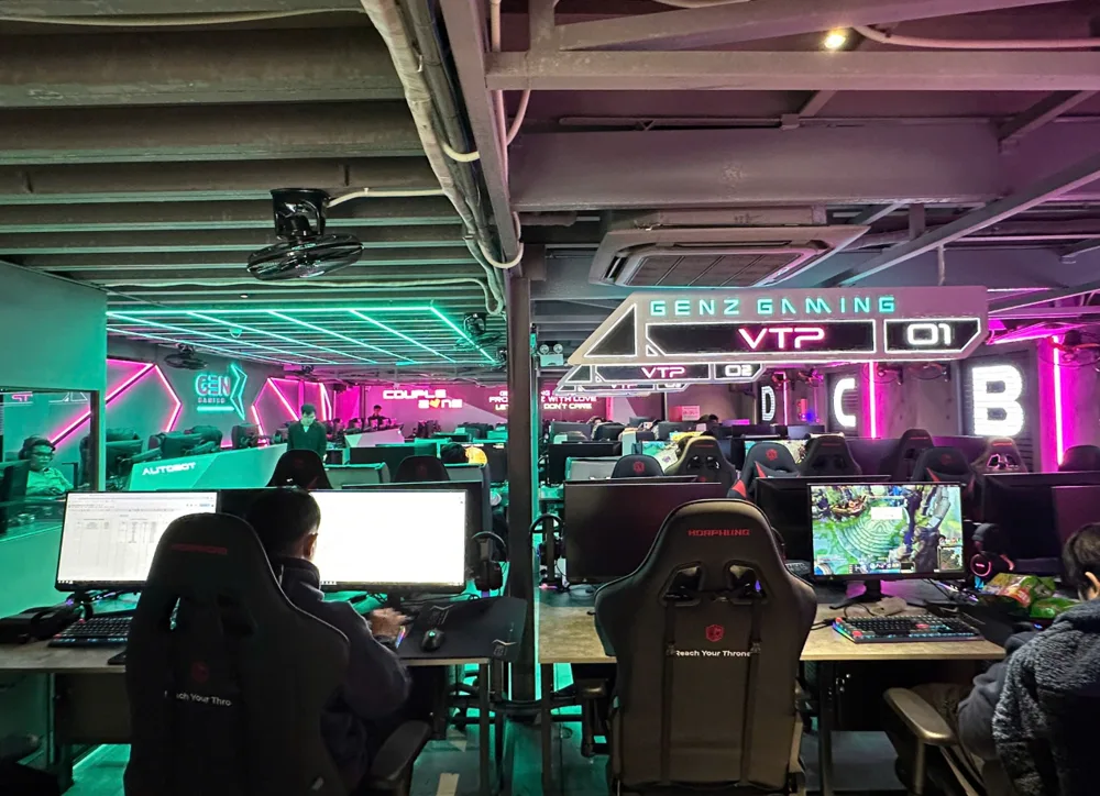 Phòng máy GenZ Gaming Vũ Tông Phan