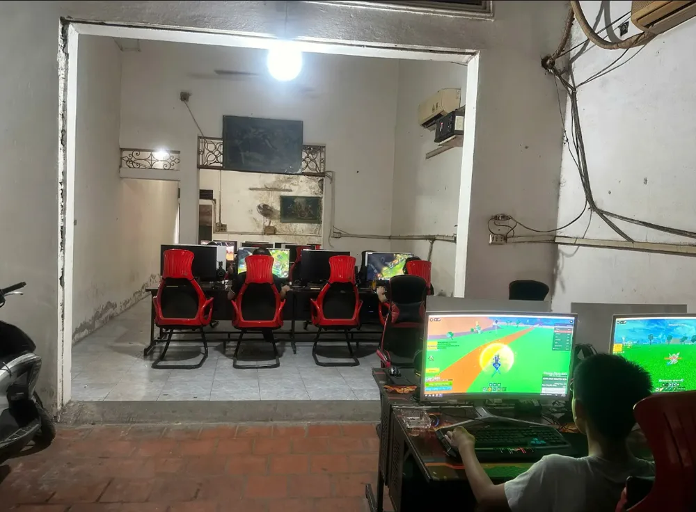 Phòng máy Net Gầm Cầu