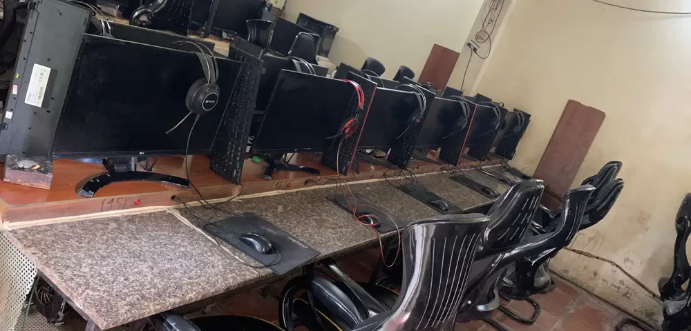 Phòng máy Net Sỹ Quang