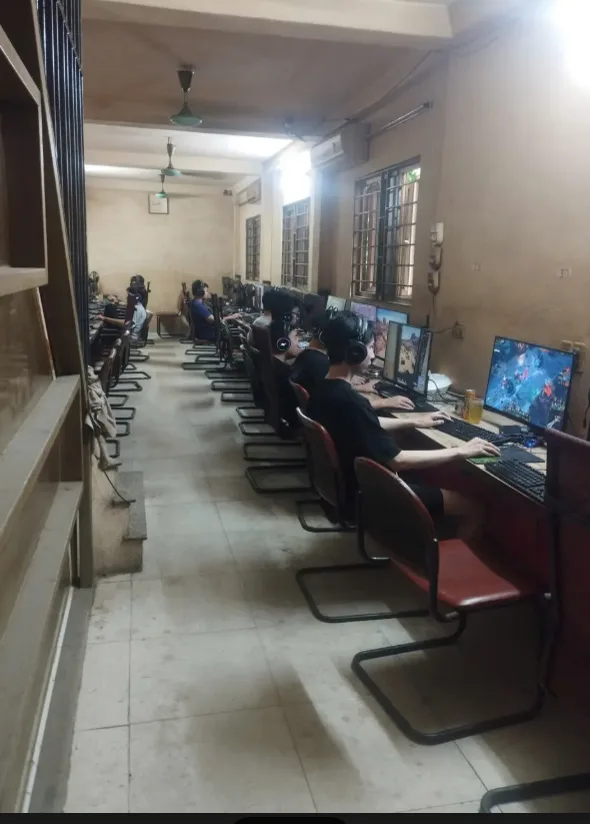 Phòng máy Hạnh Net
