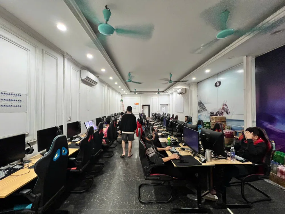 Phòng máy Gaming Center Tây Mỗ