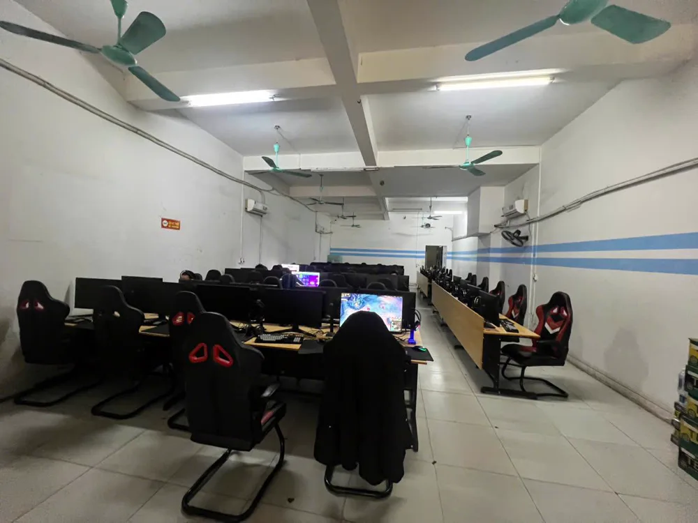 Phòng máy Gaming Center Phúc Diễn